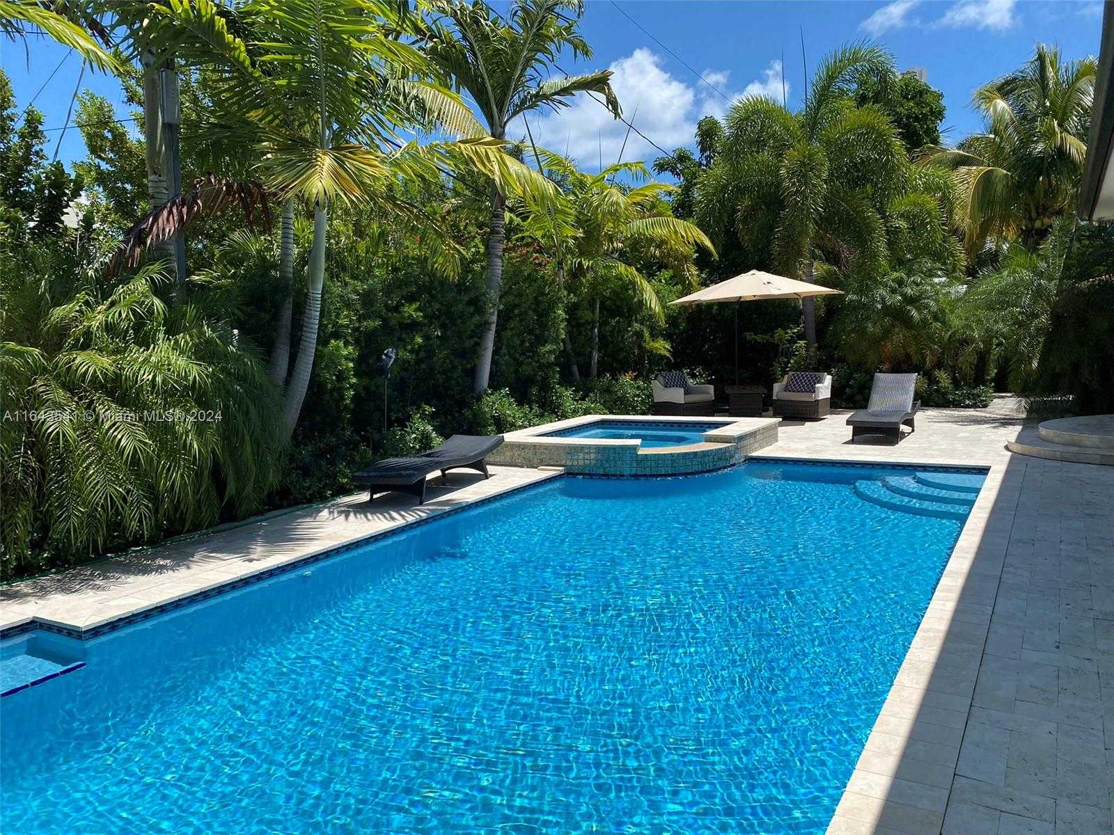 Small Image of 343 190TH ST, Sunny Isles Beach Number 2