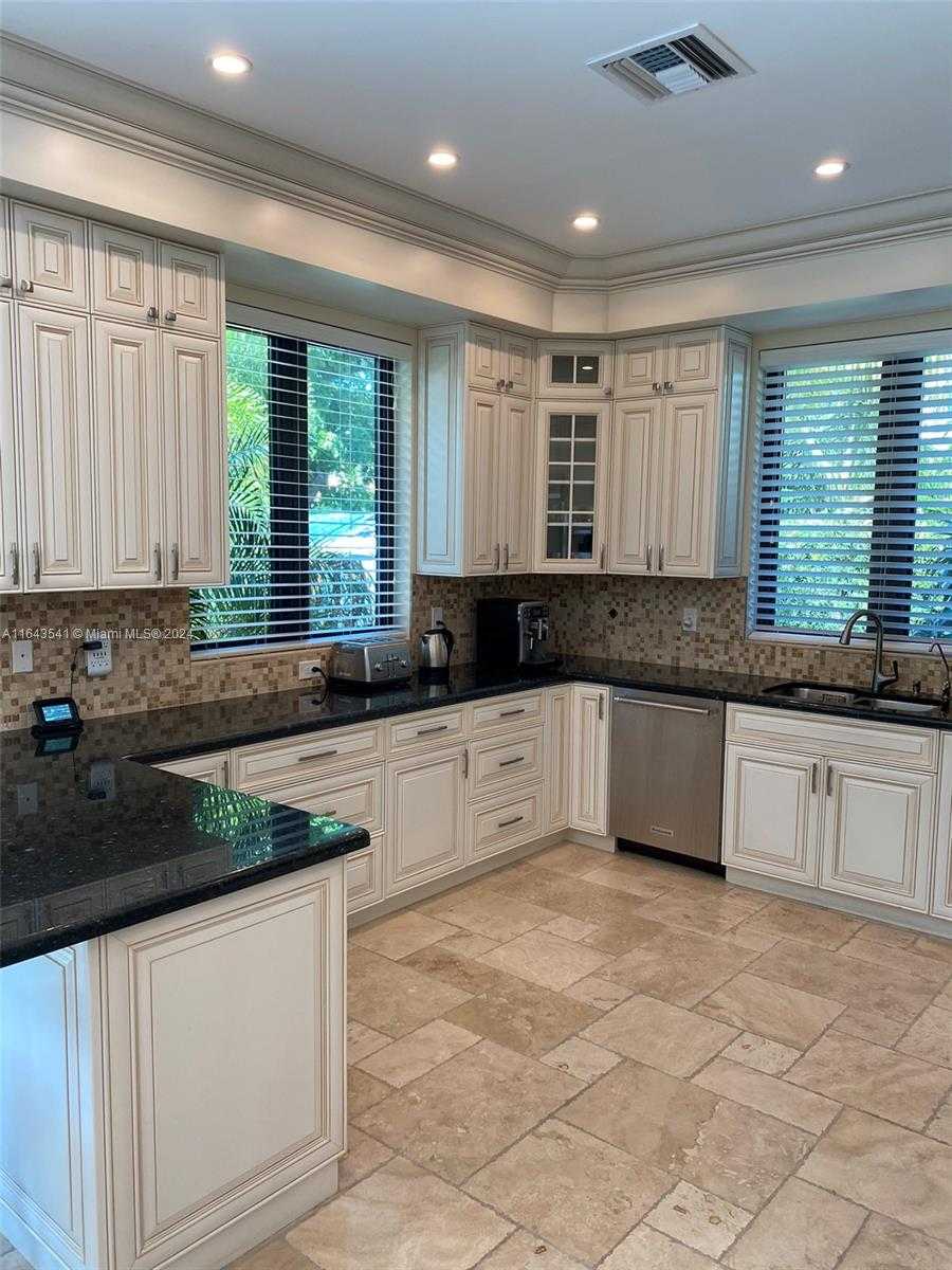 Small Image of 343 190TH ST, Sunny Isles Beach Number 25