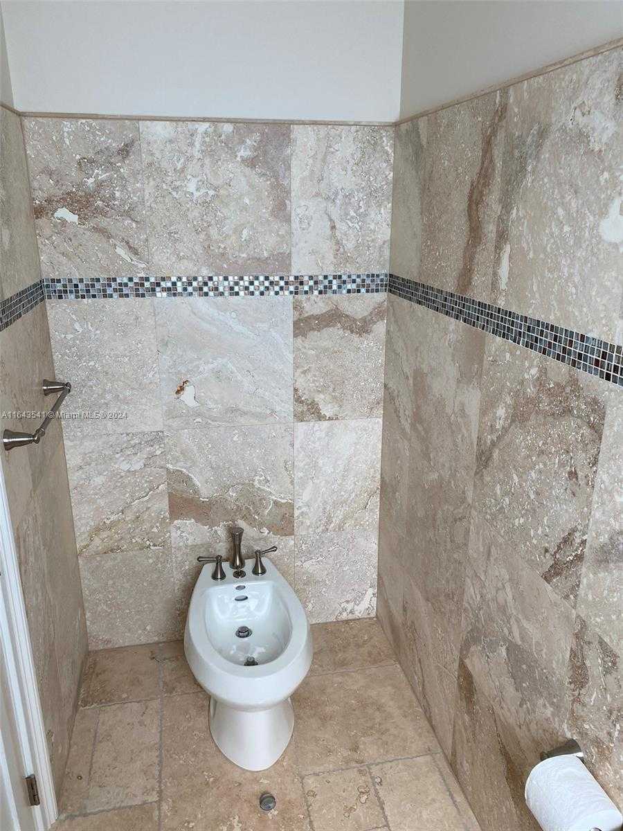 Small Image of 343 190TH ST, Sunny Isles Beach Number 32