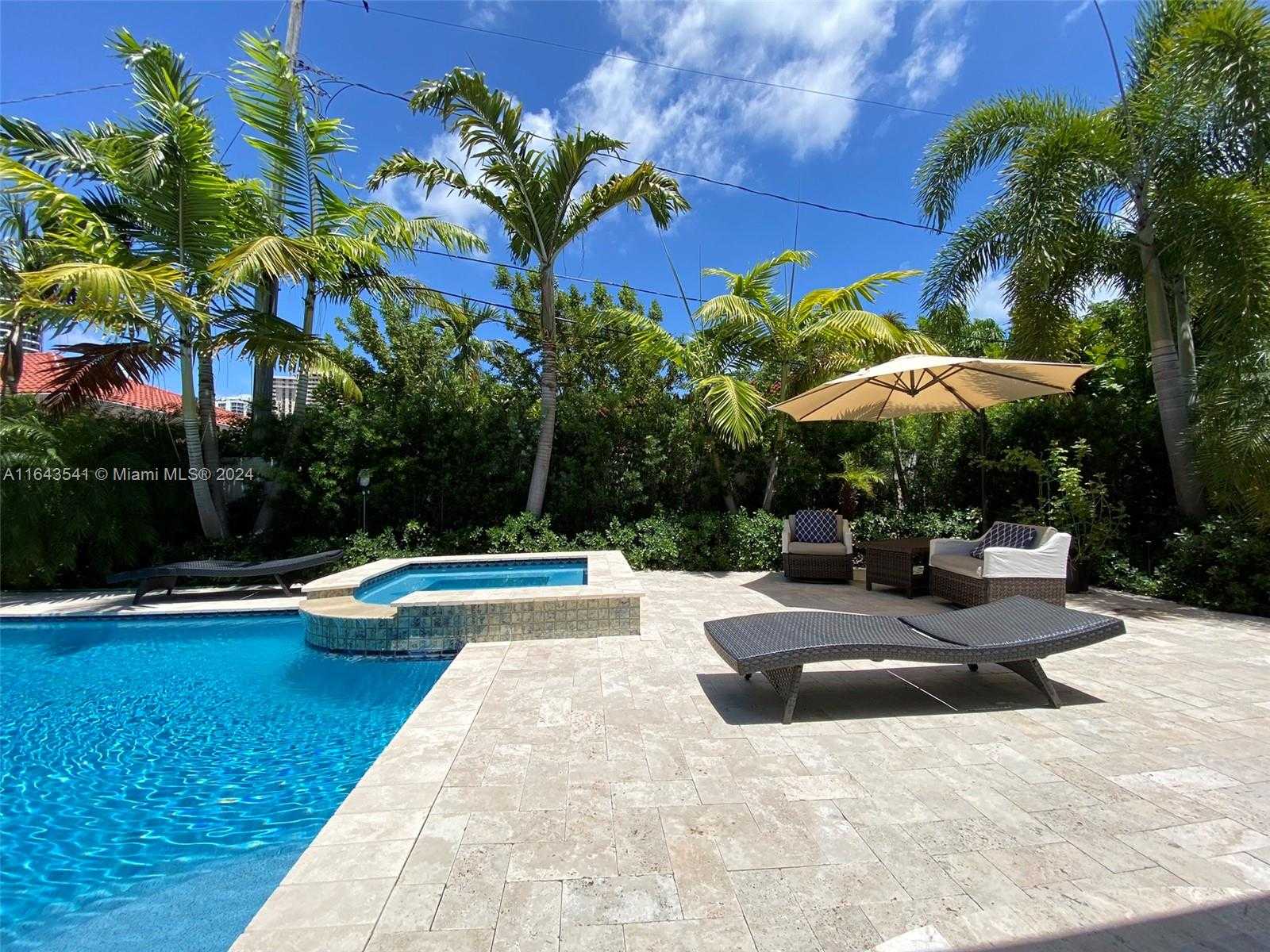 Small Image of 343 190TH ST, Sunny Isles Beach Number 4