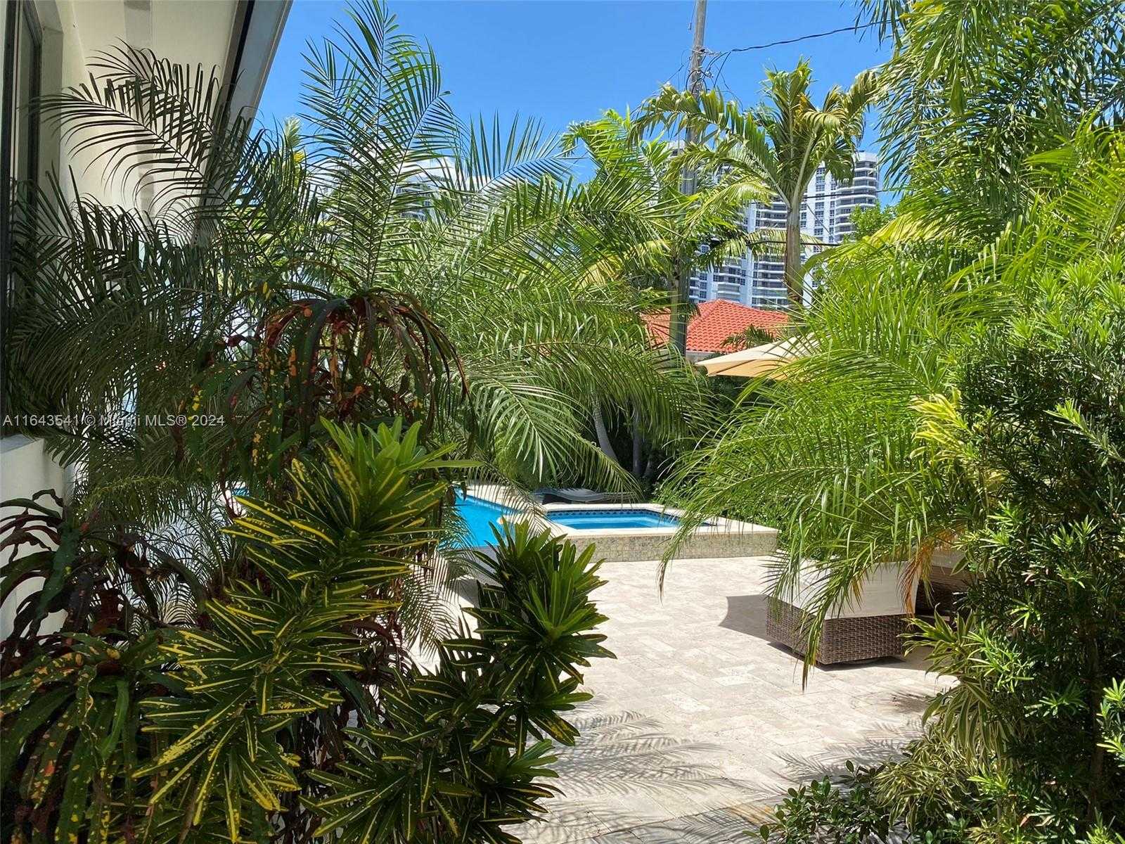 Small Image of 343 190TH ST, Sunny Isles Beach Number 9