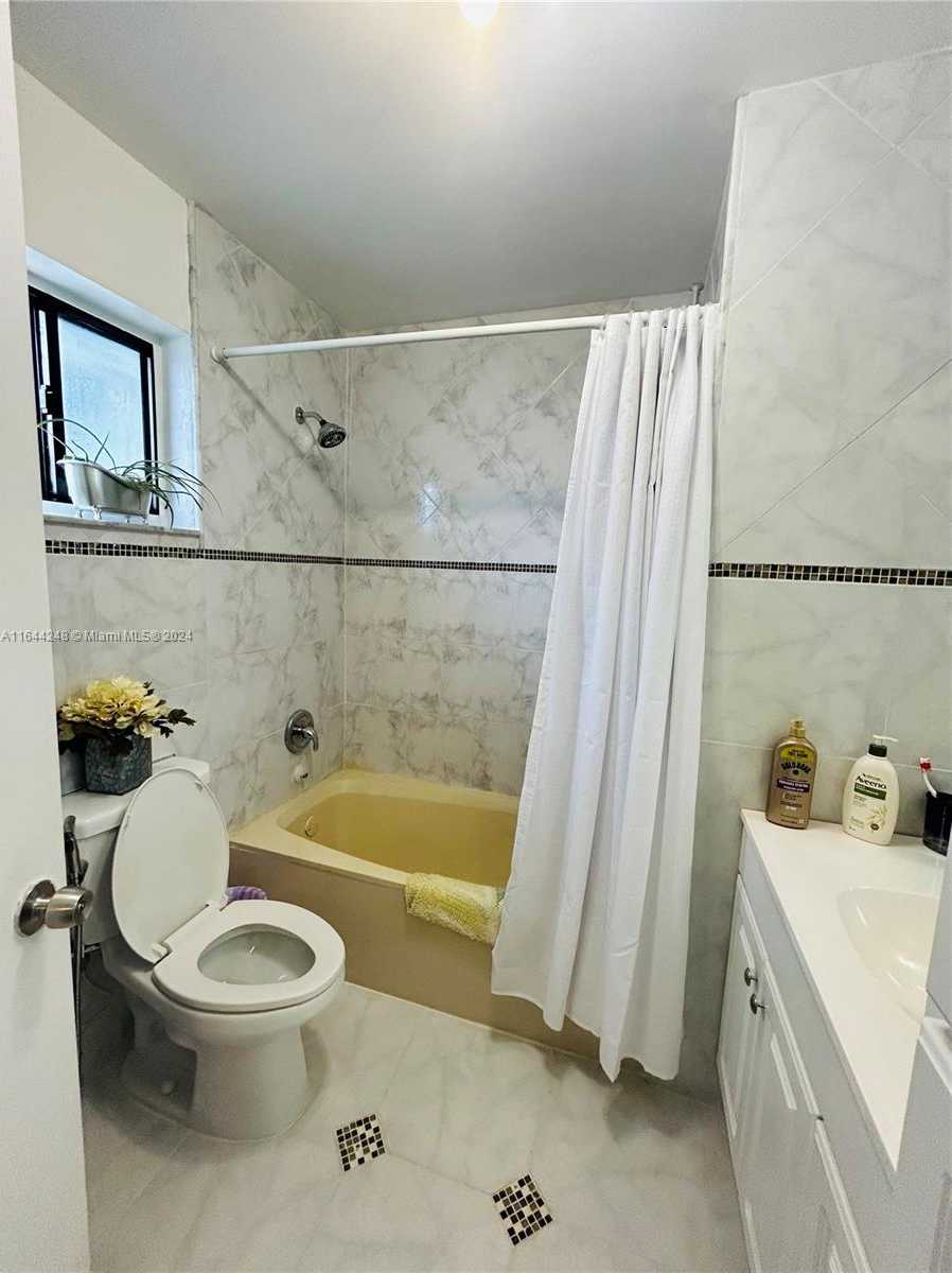 Small Image of 6919 WEST 29TH WAY, Hialeah Number 11