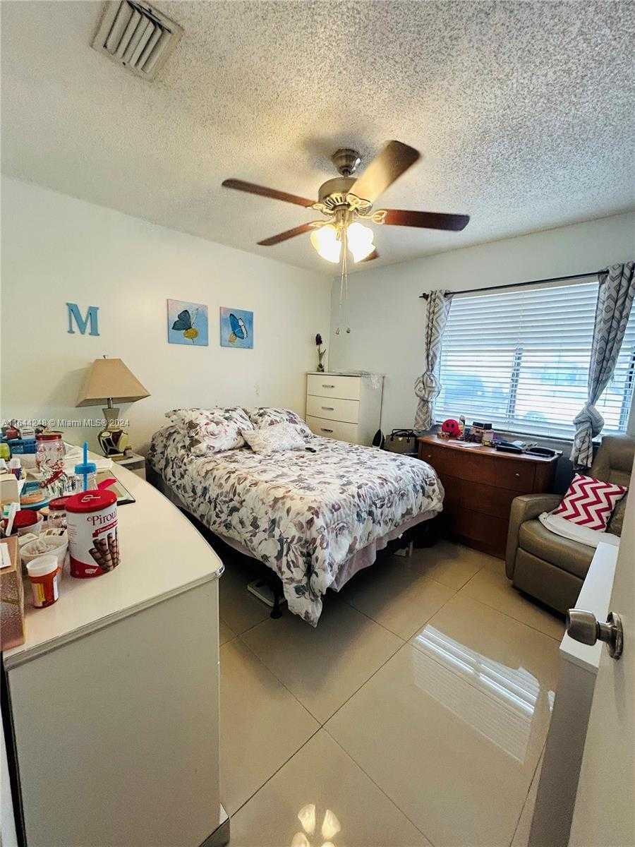 Small Image of 6919 WEST 29TH WAY, Hialeah Number 14