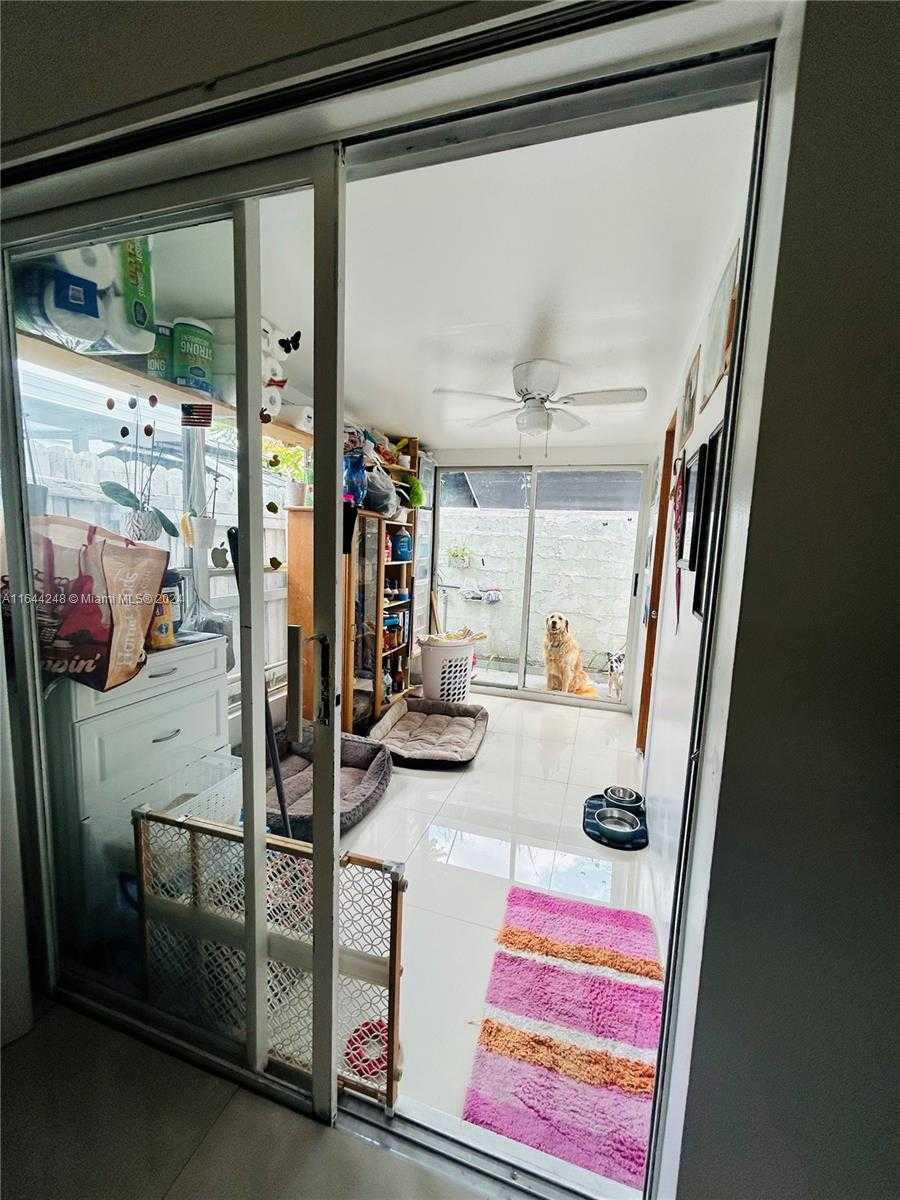 Small Image of 6919 WEST 29TH WAY, Hialeah Number 15