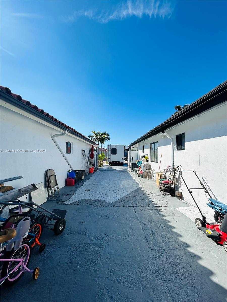 Small Image of 6919 WEST 29TH WAY, Hialeah Number 19