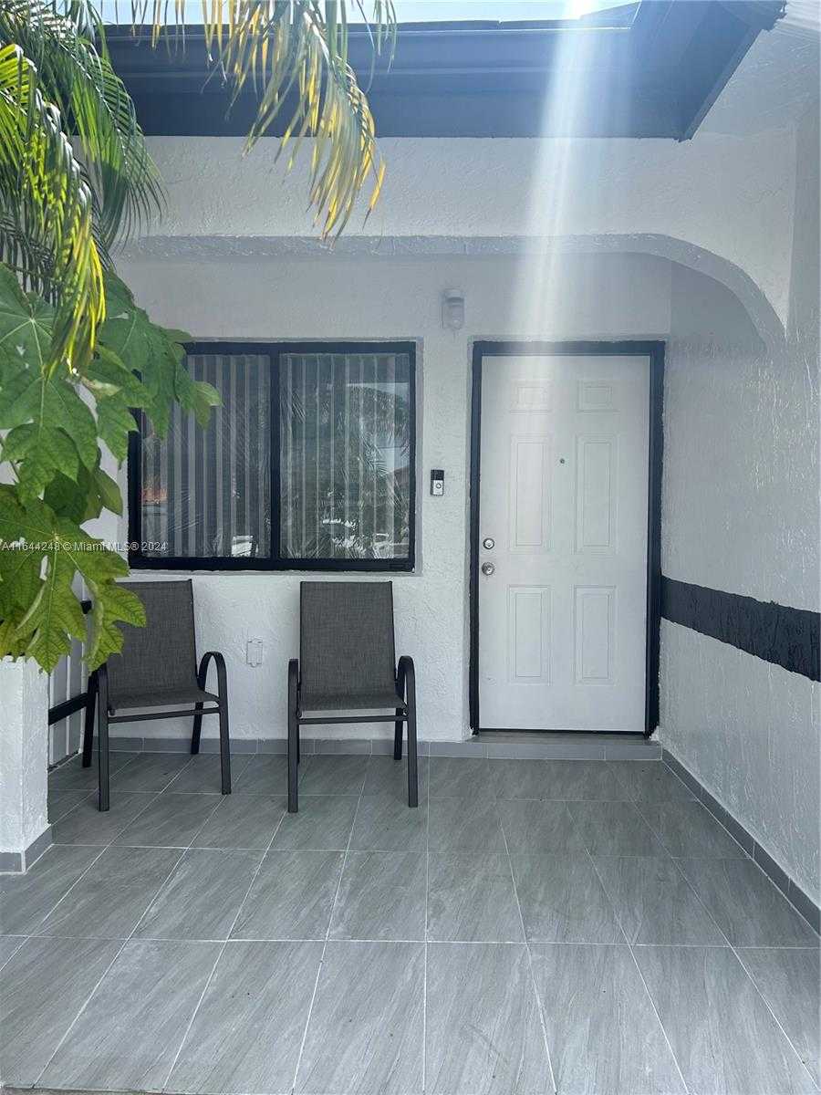 Small Image of 6919 WEST 29TH WAY, Hialeah Number 2
