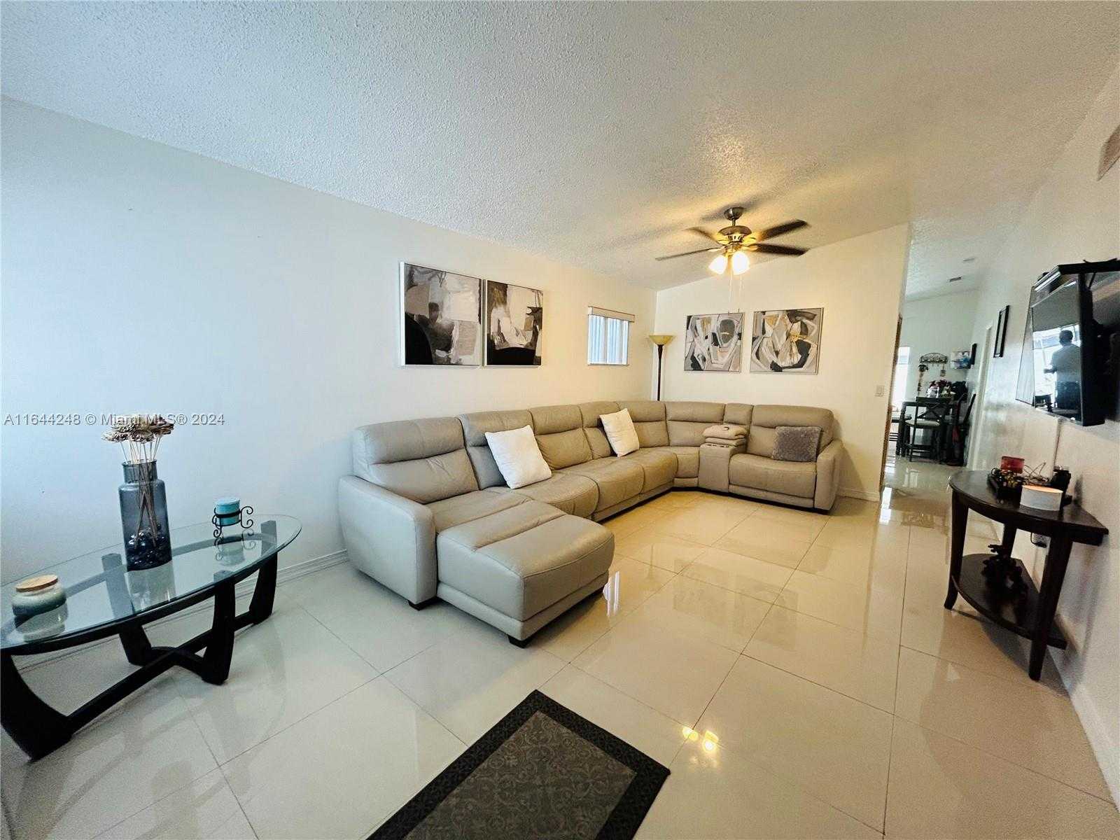 Small Image of 6919 WEST 29TH WAY, Hialeah Number 3