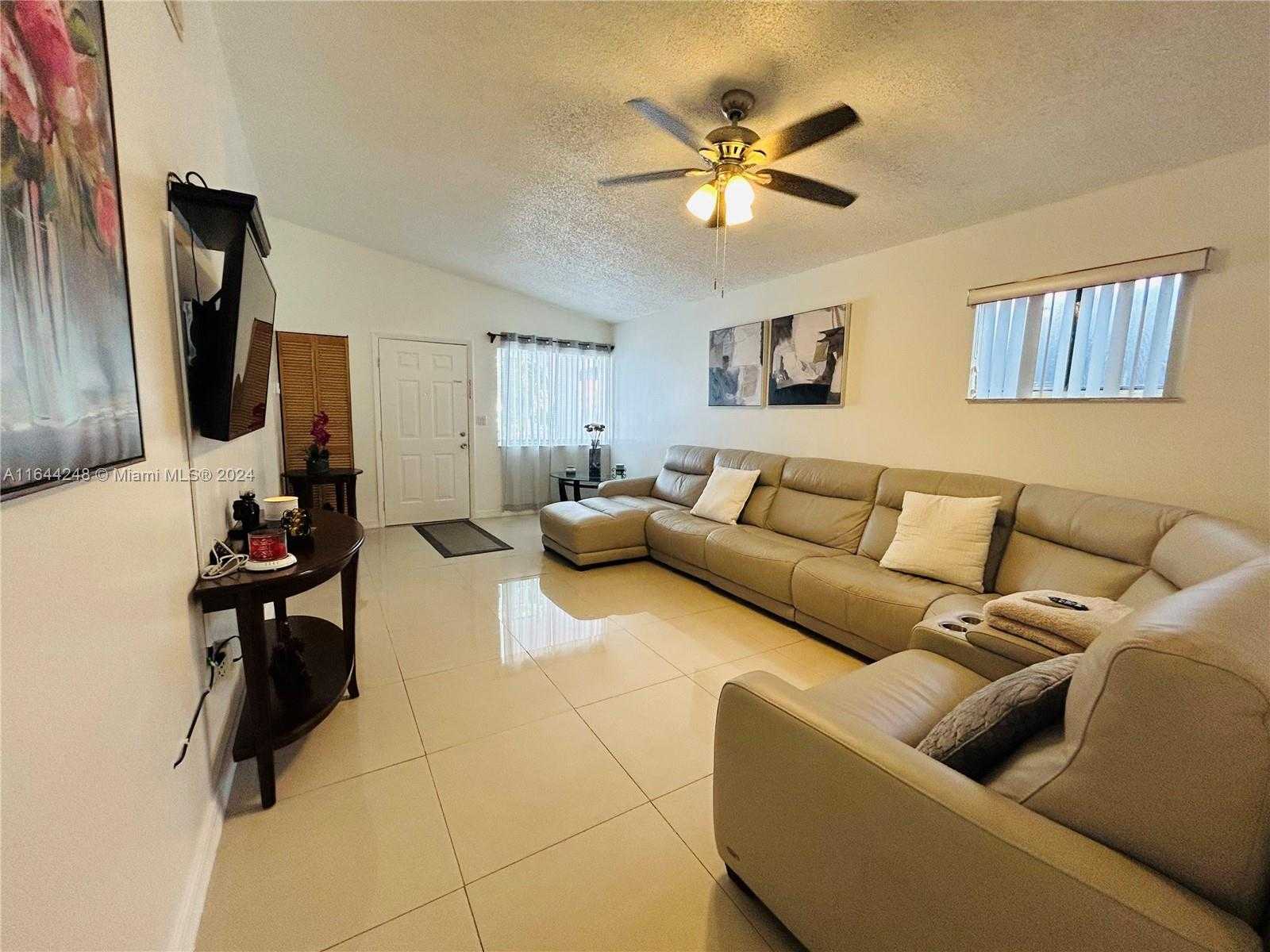 Small Image of 6919 WEST 29TH WAY, Hialeah Number 4
