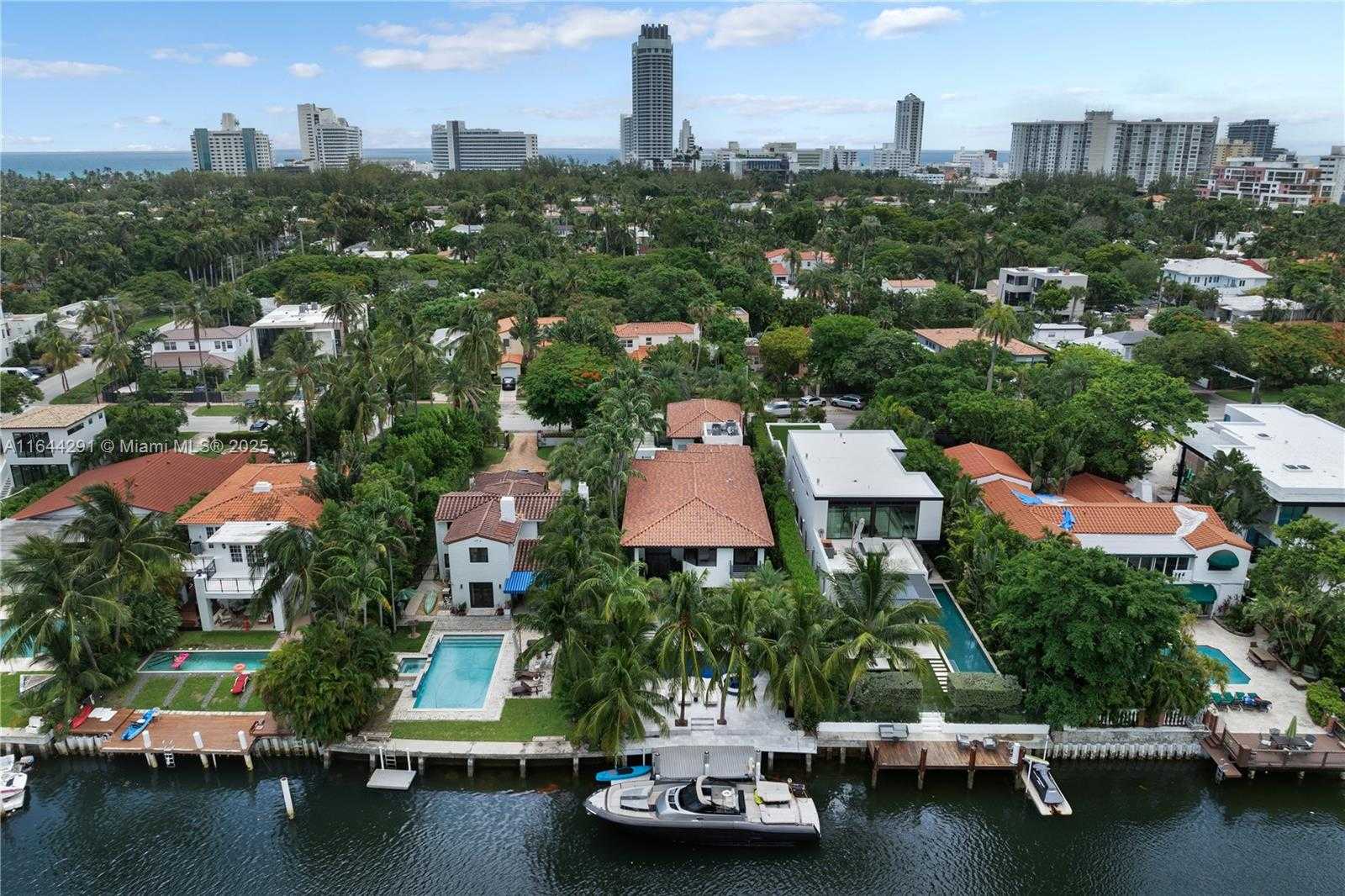 Small Image of 4442 PRAIRIE AVE, Miami Beach Number 3
