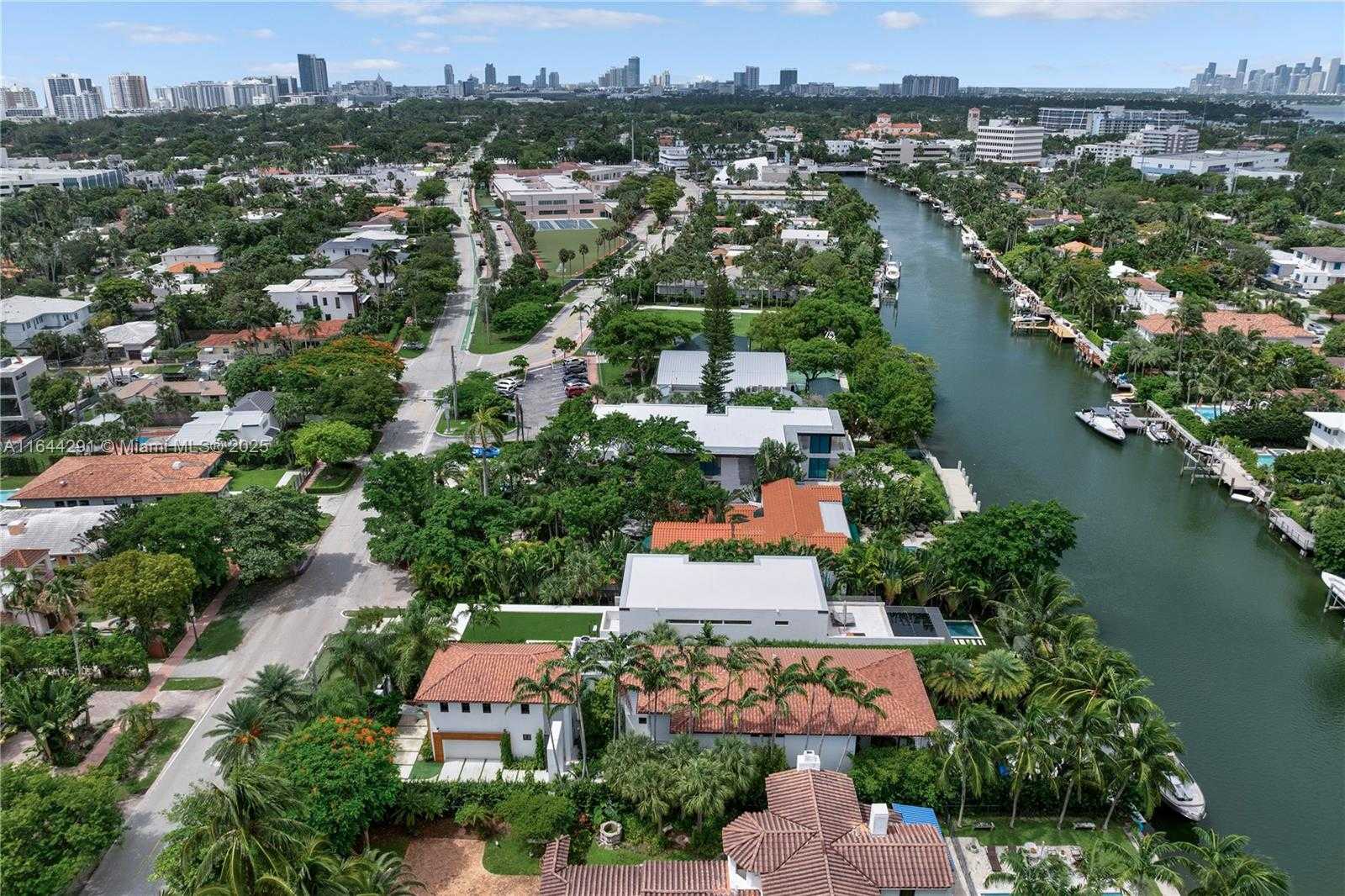 Small Image of 4442 PRAIRIE AVE, Miami Beach Number 5