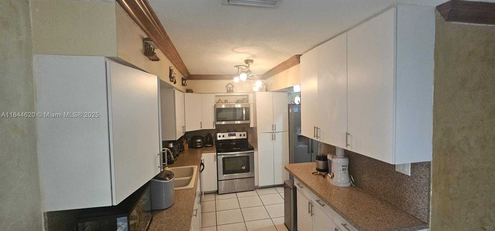 Small Image of 6605 NORTH WEST 77TH ST, Tamarac Number 10