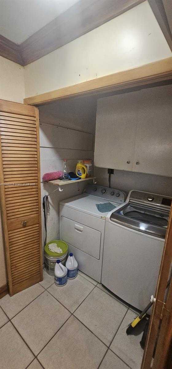 Small Image of 6605 NORTH WEST 77TH ST, Tamarac Number 18