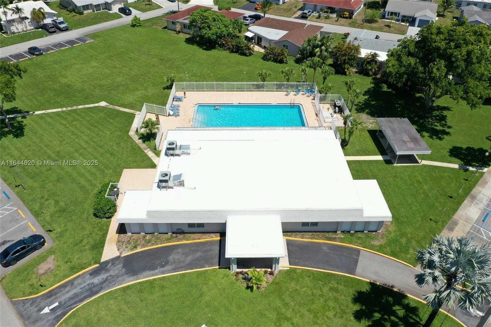 Small Image of 6605 NORTH WEST 77TH ST, Tamarac Number 22