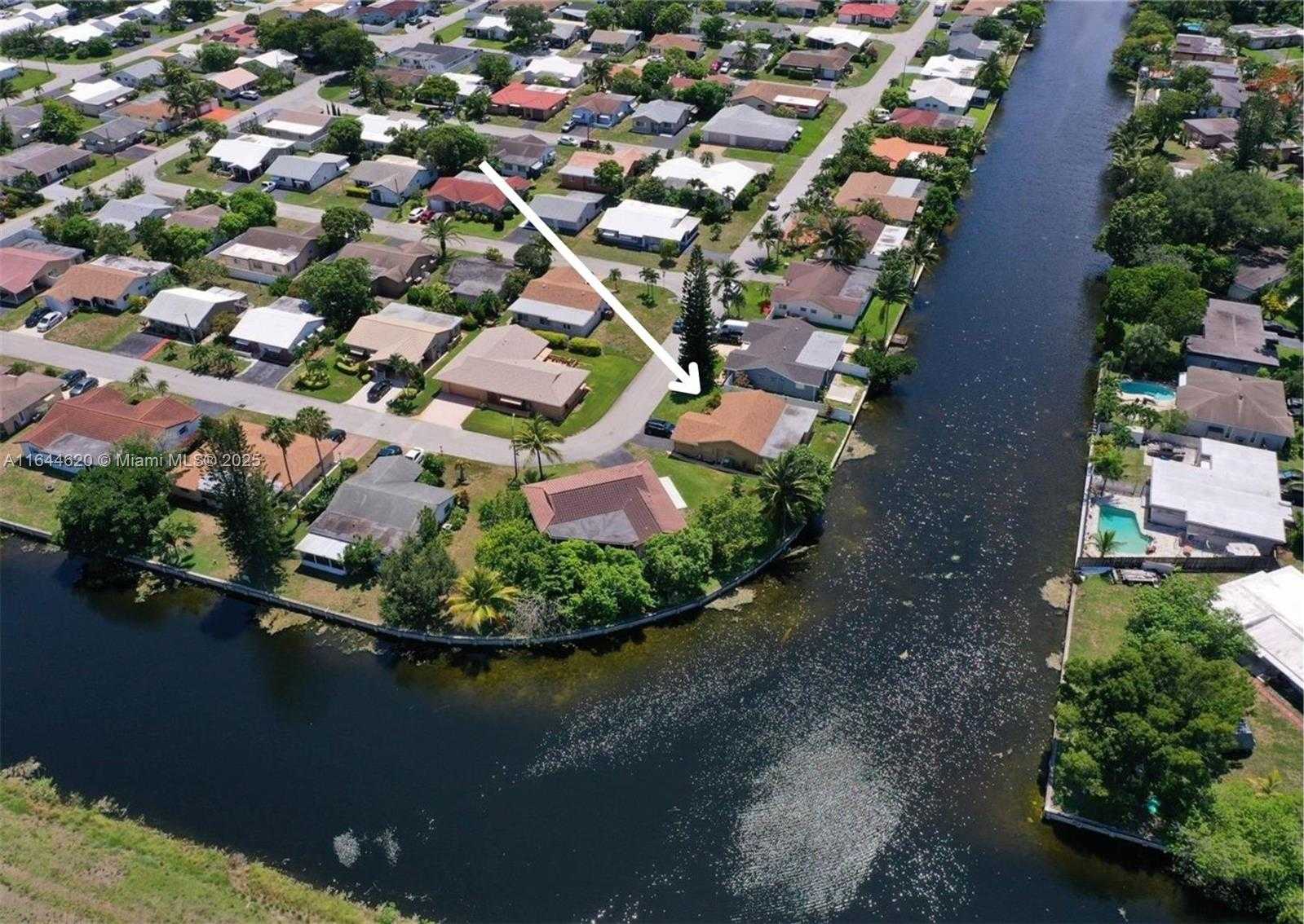 Small Image of 6605 NORTH WEST 77TH ST, Tamarac Number 24