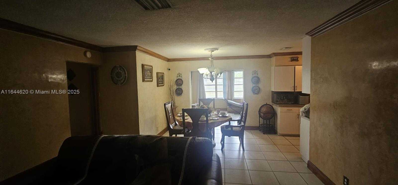 Small Image of 6605 NORTH WEST 77TH ST, Tamarac Number 7