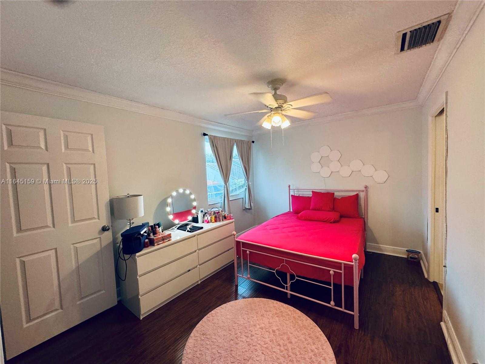 Small Image of 10202 Caracas St, Hollywood, FL 33026, USA Number 13