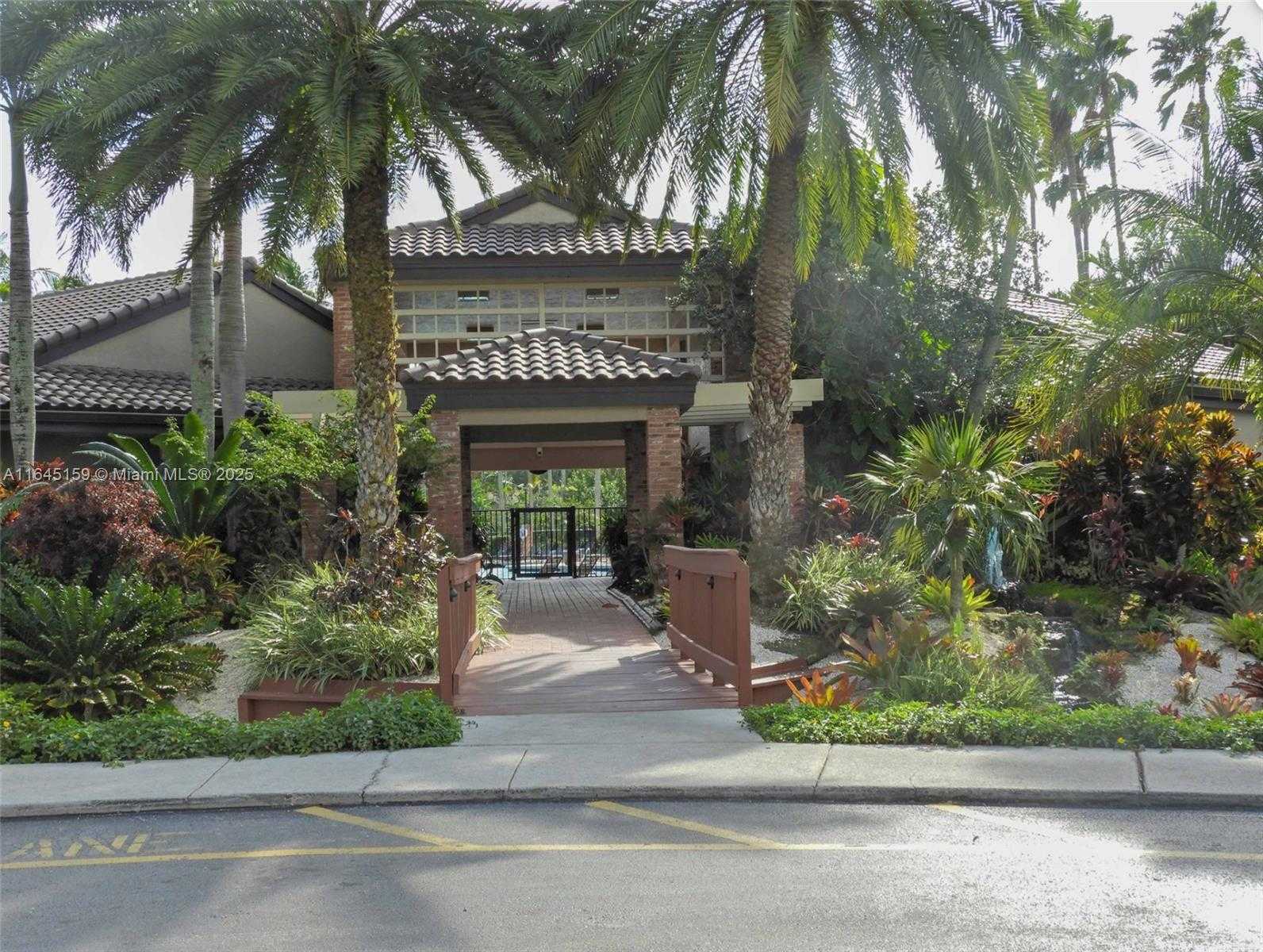 Small Image of 10202 Caracas St, Hollywood, FL 33026, USA Number 19