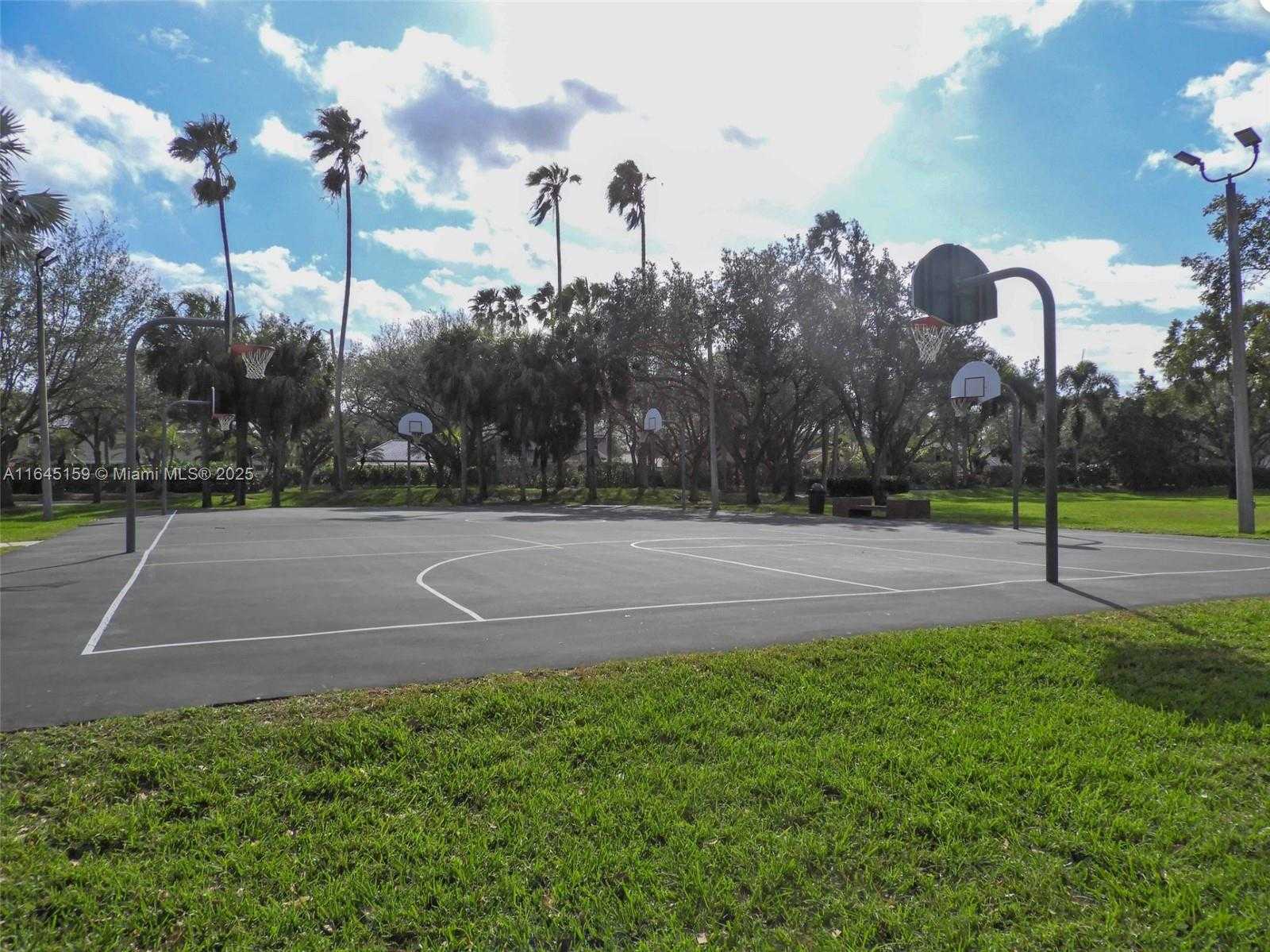 Small Image of 10202 Caracas St, Hollywood, FL 33026, USA Number 23