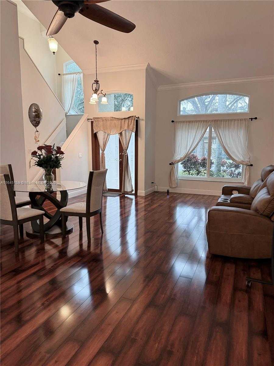 Small Image of 10202 Caracas St, Hollywood, FL 33026, USA Number 3