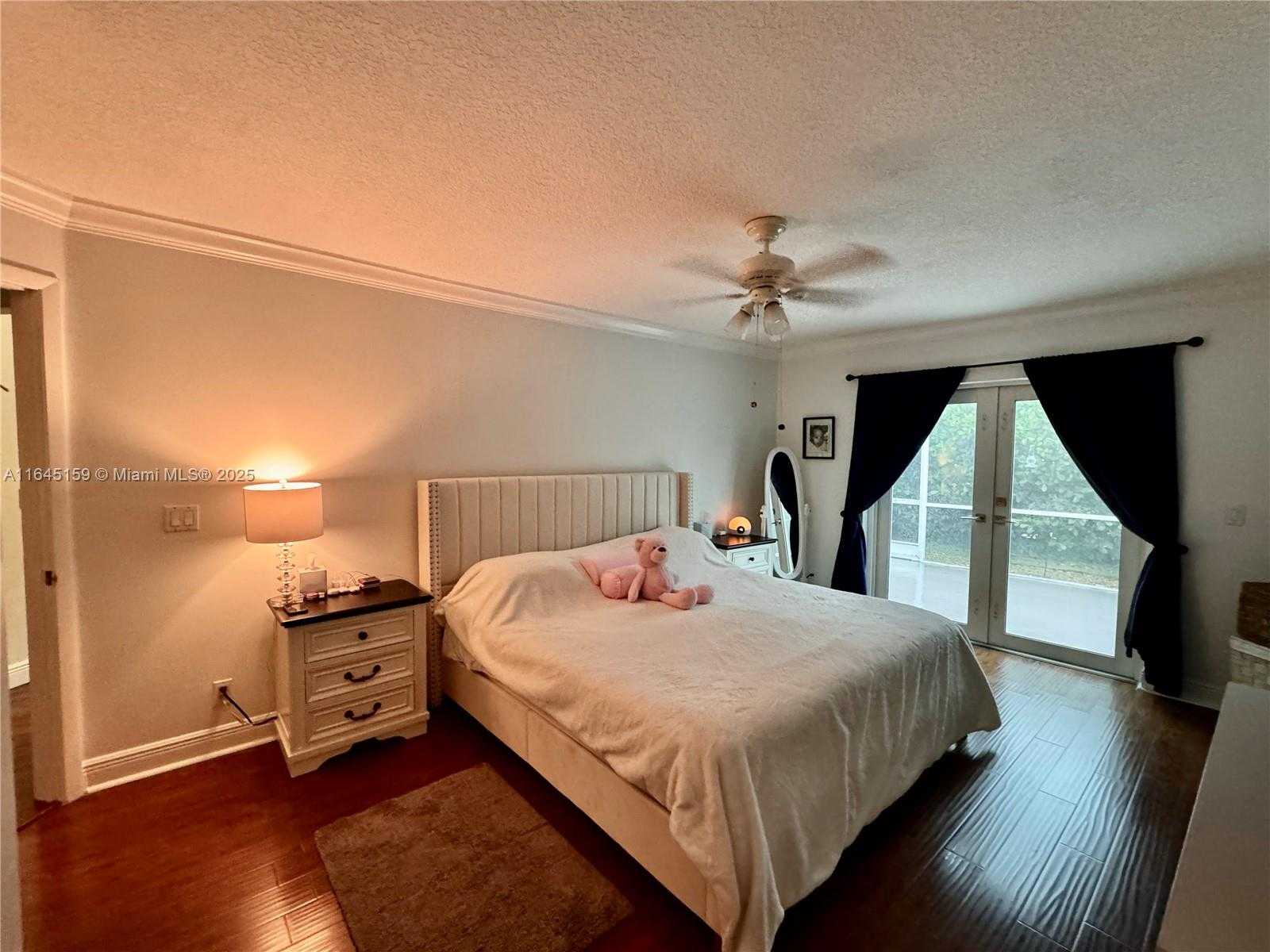 Small Image of 10202 Caracas St, Hollywood, FL 33026, USA Number 7