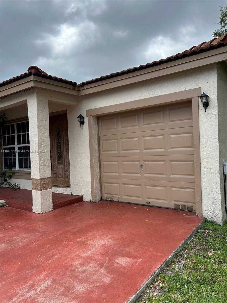 Small Image of 9136 NORTH WEST 192ND TER, Hialeah Number 11