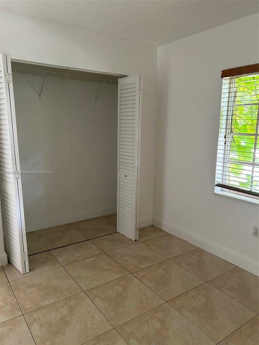 Small Image of 9136 NORTH WEST 192ND TER, Hialeah Number 12