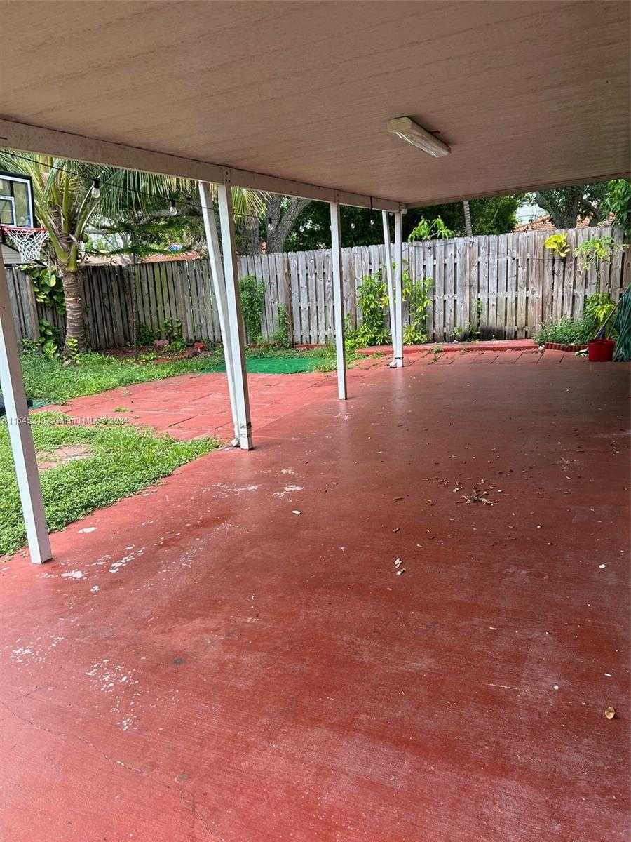 Small Image of 9136 NORTH WEST 192ND TER, Hialeah Number 15