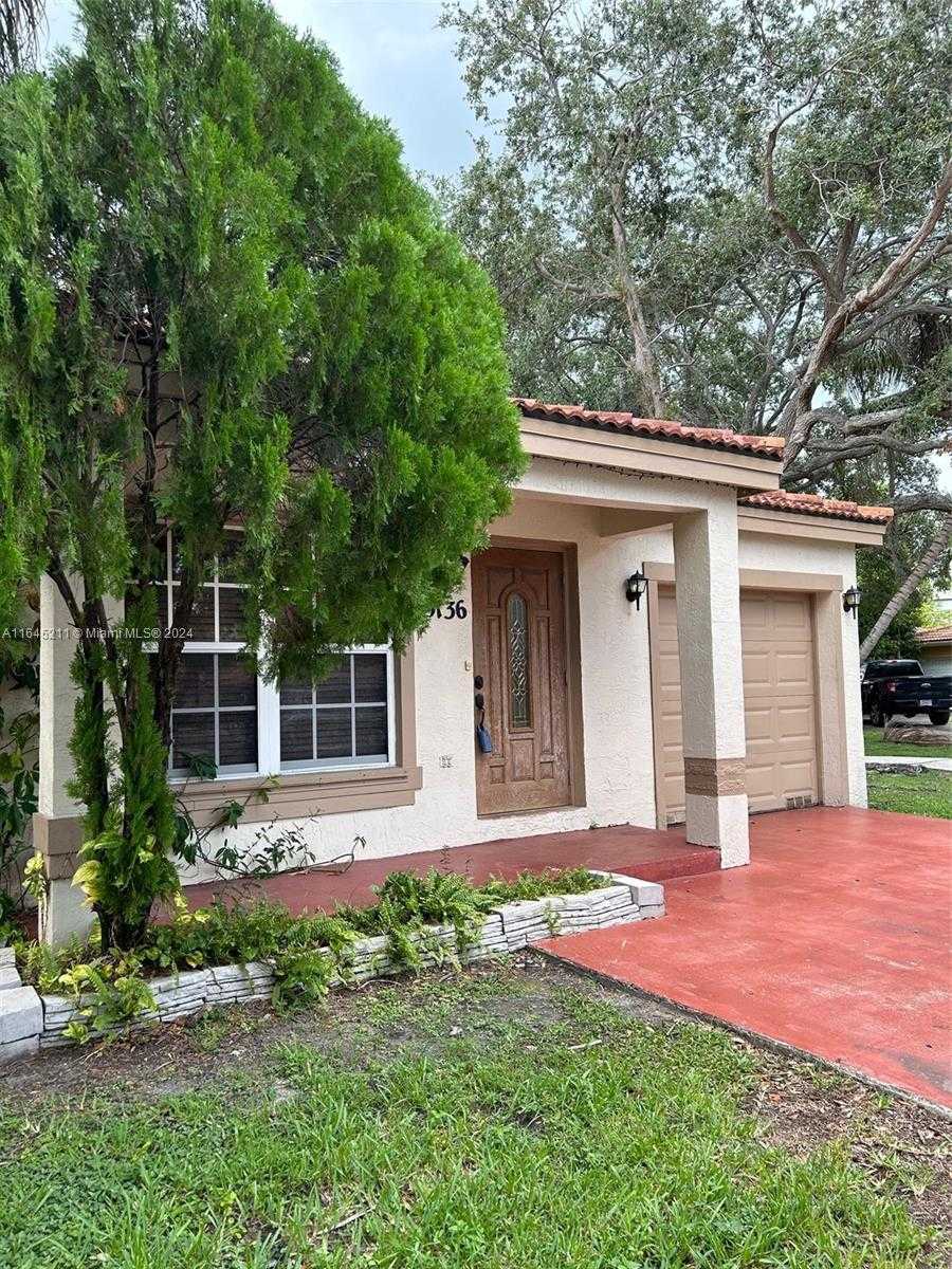 Small Image of 9136 NORTH WEST 192ND TER, Hialeah Number 3