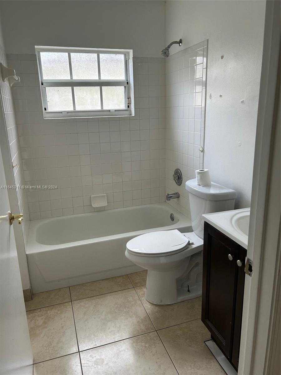 Small Image of 9136 NORTH WEST 192ND TER, Hialeah Number 7