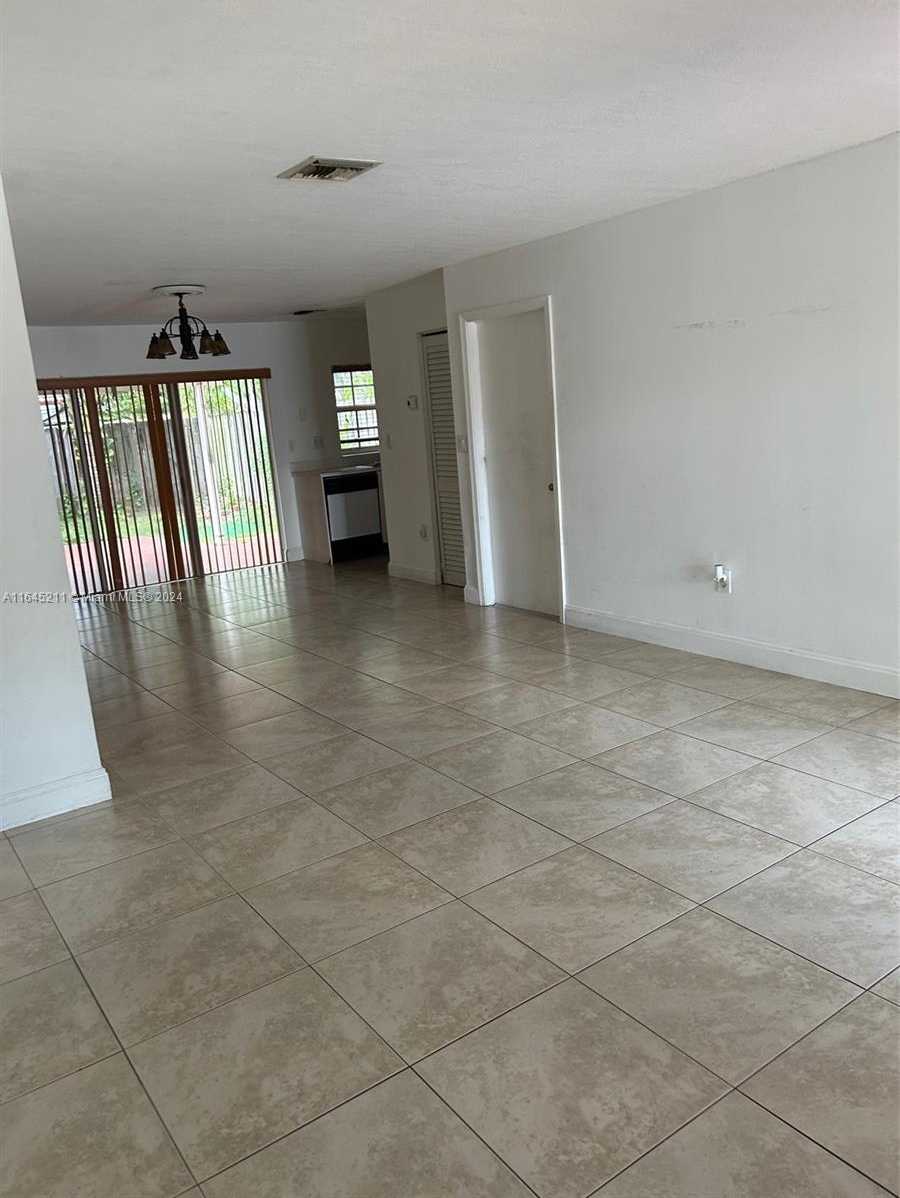 Small Image of 9136 NORTH WEST 192ND TER, Hialeah Number 8