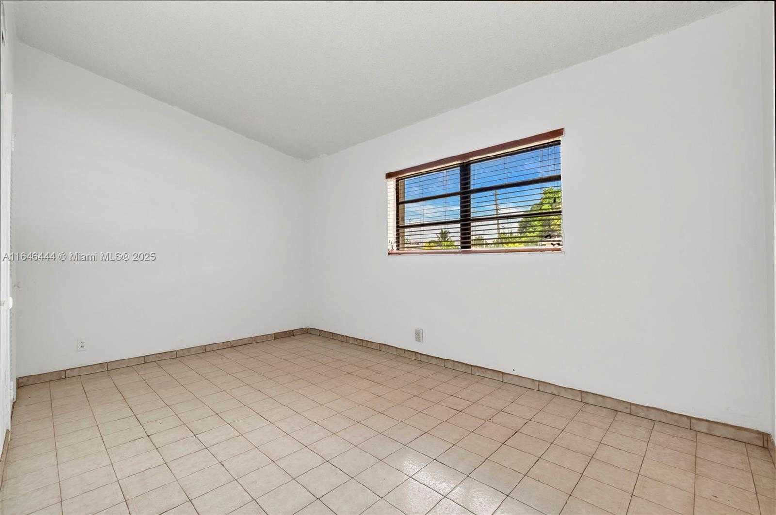 Small Image of 4296 EAST 9TH LN, Hialeah Number 11