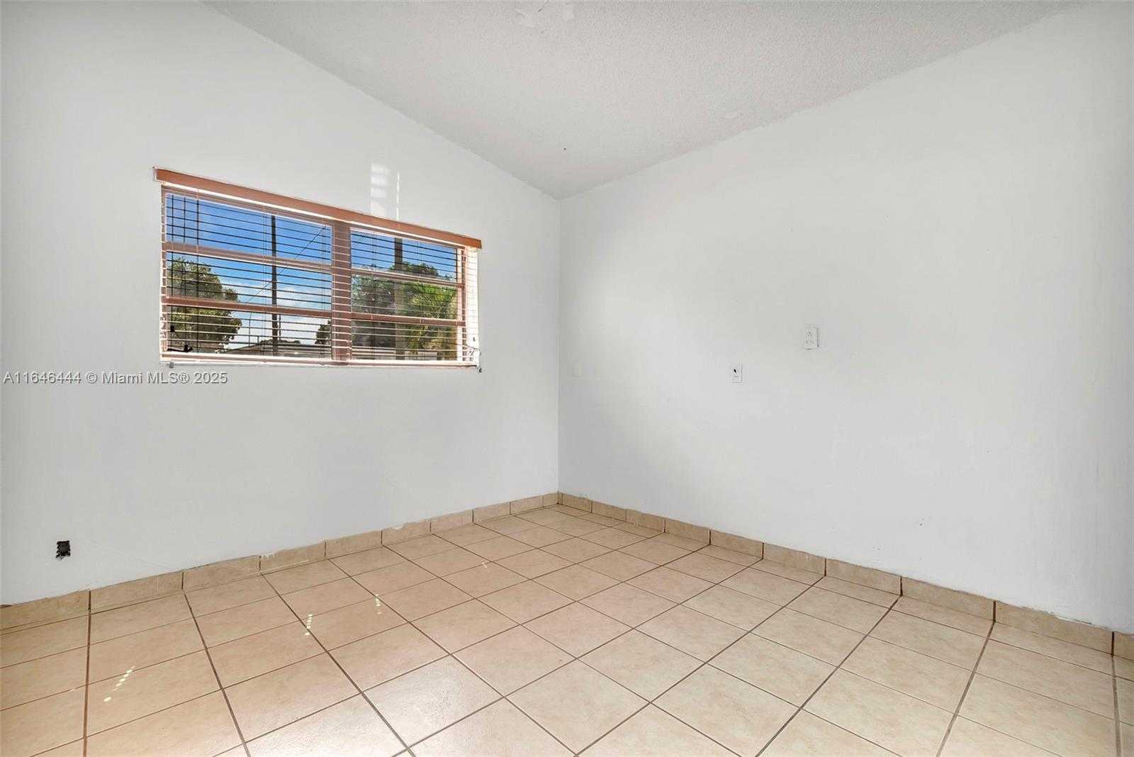 Small Image of 4296 EAST 9TH LN, Hialeah Number 12