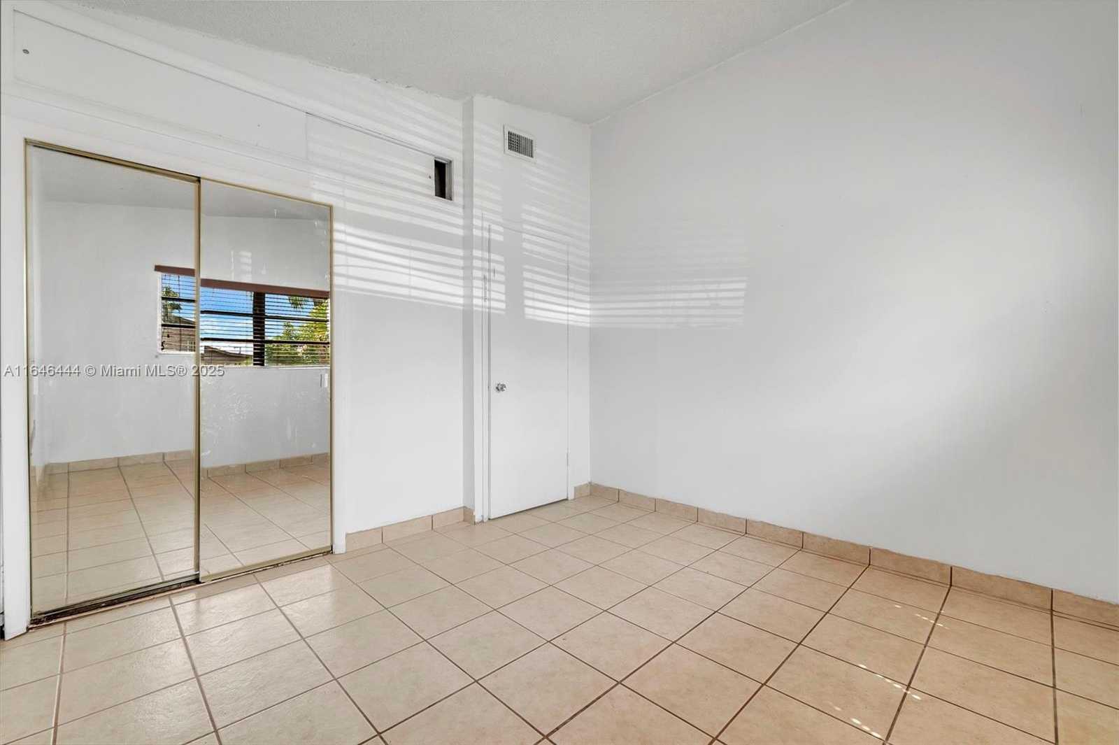 Small Image of 4296 EAST 9TH LN, Hialeah Number 13
