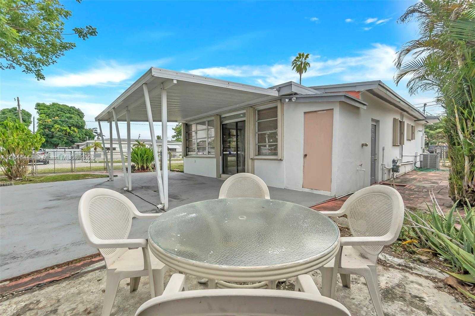 Small Image of 4296 EAST 9TH LN, Hialeah Number 20