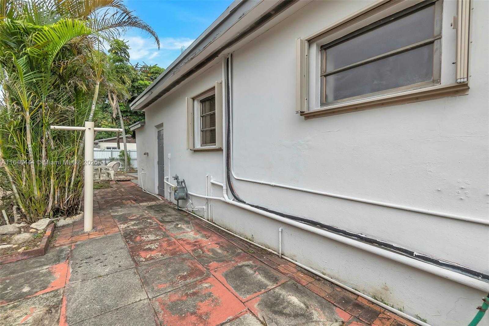 Small Image of 4296 EAST 9TH LN, Hialeah Number 23