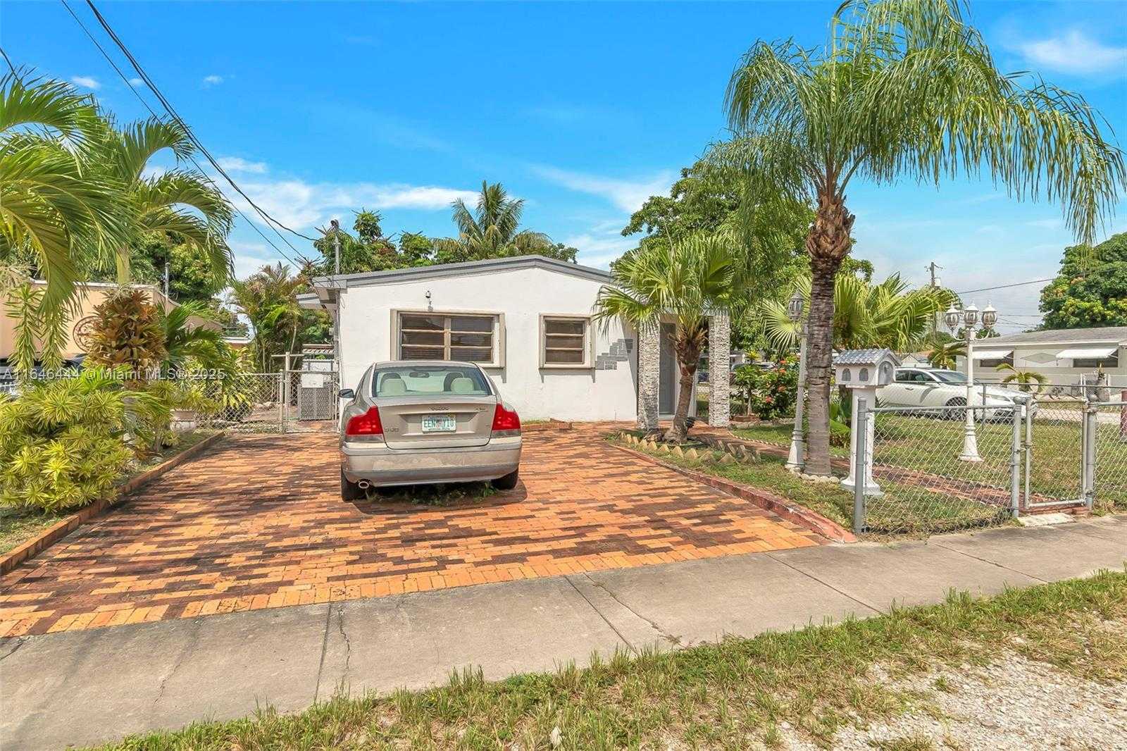 Small Image of 4296 EAST 9TH LN, Hialeah Number 24