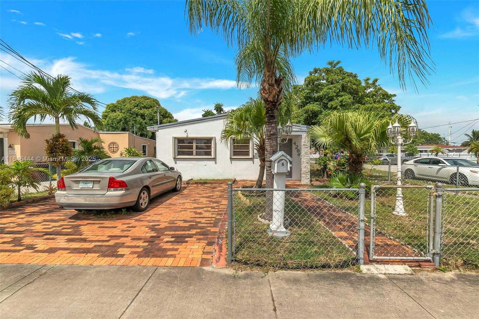 Small Image of 4296 EAST 9TH LN, Hialeah Number 25