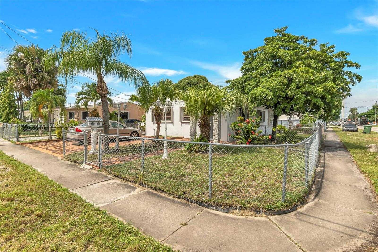 Small Image of 4296 EAST 9TH LN, Hialeah Number 26