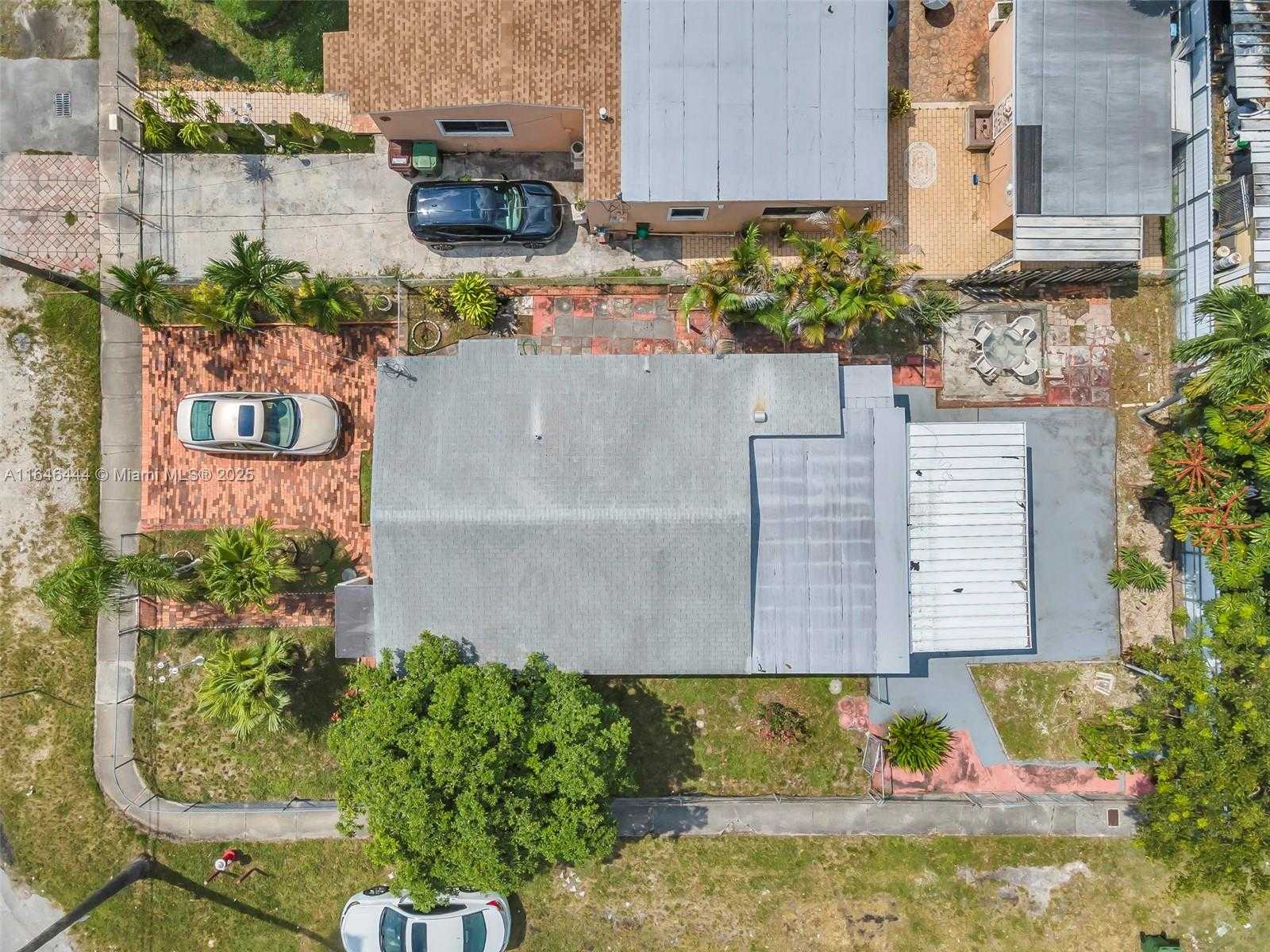 Small Image of 4296 EAST 9TH LN, Hialeah Number 27