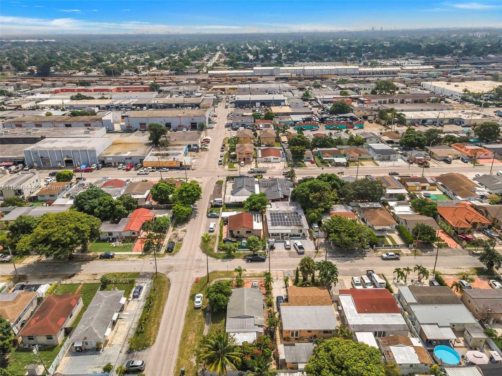 Small Image of 4296 EAST 9TH LN, Hialeah Number 28
