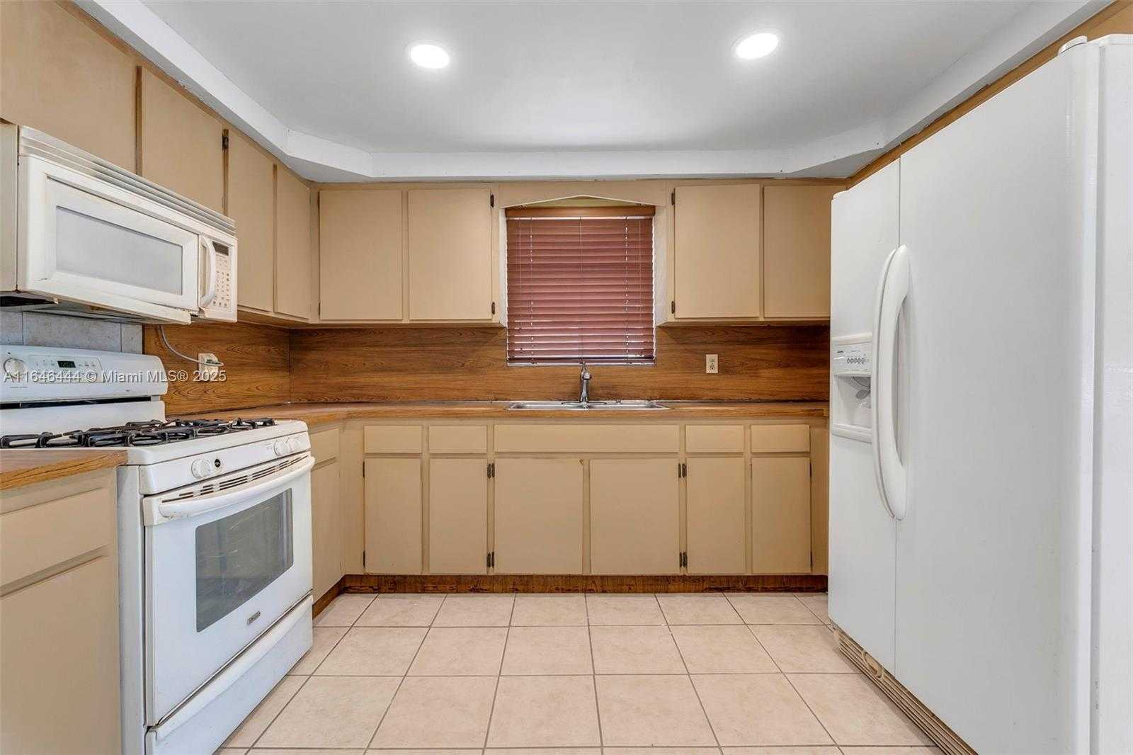 Small Image of 4296 EAST 9TH LN, Hialeah Number 5