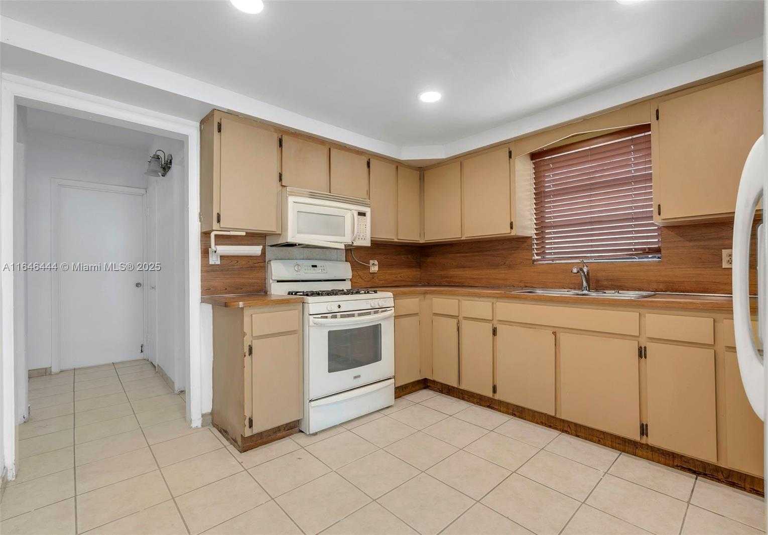 Small Image of 4296 EAST 9TH LN, Hialeah Number 7