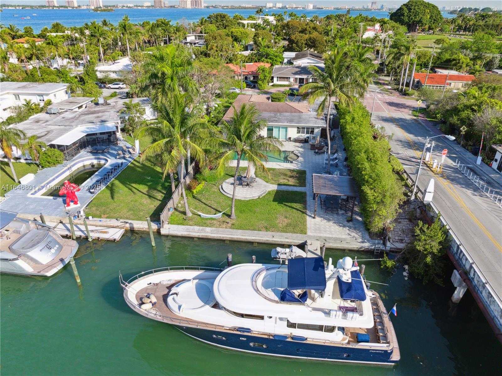 Small Image of 1020 SOUTH SHORE DR, Miami Beach Number 10