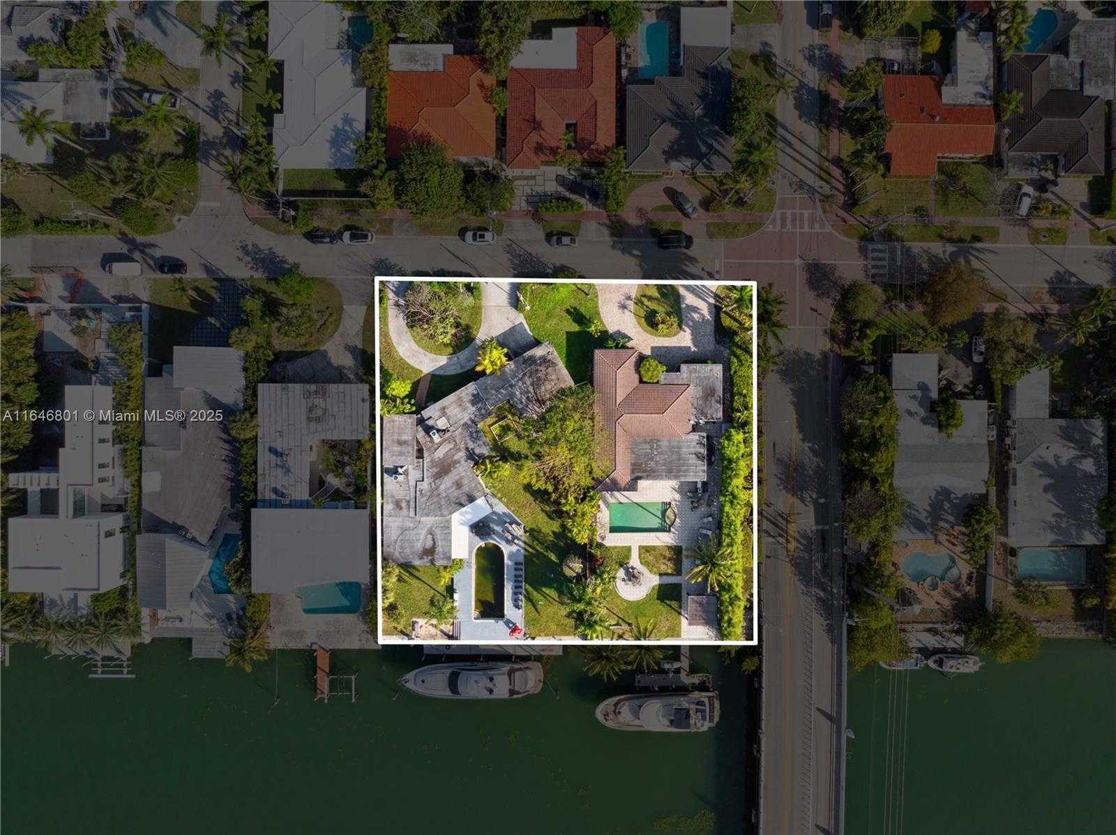 Small Image of 1020 SOUTH SHORE DR, Miami Beach Number 3