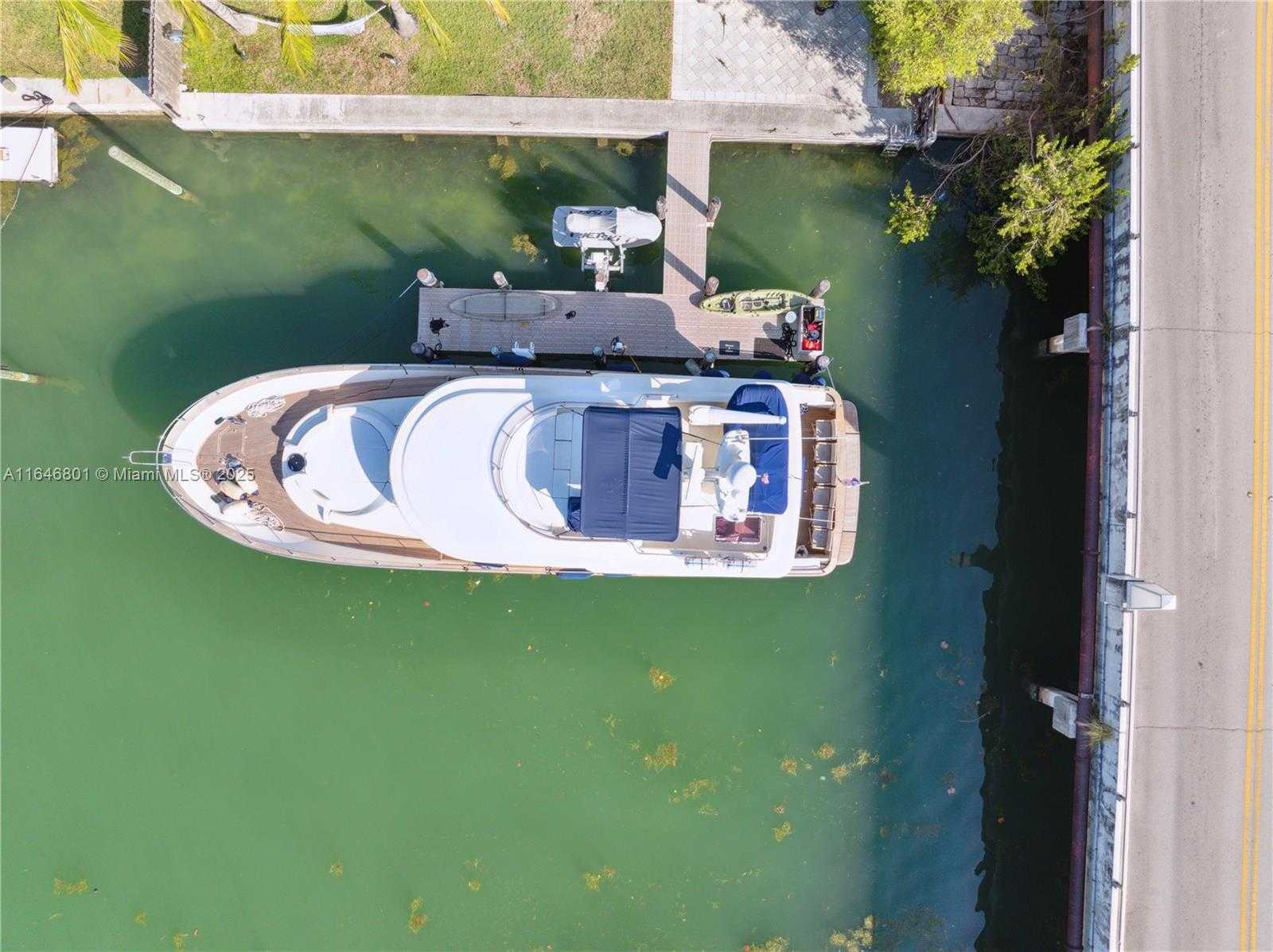 Small Image of 1020 SOUTH SHORE DR, Miami Beach Number 5