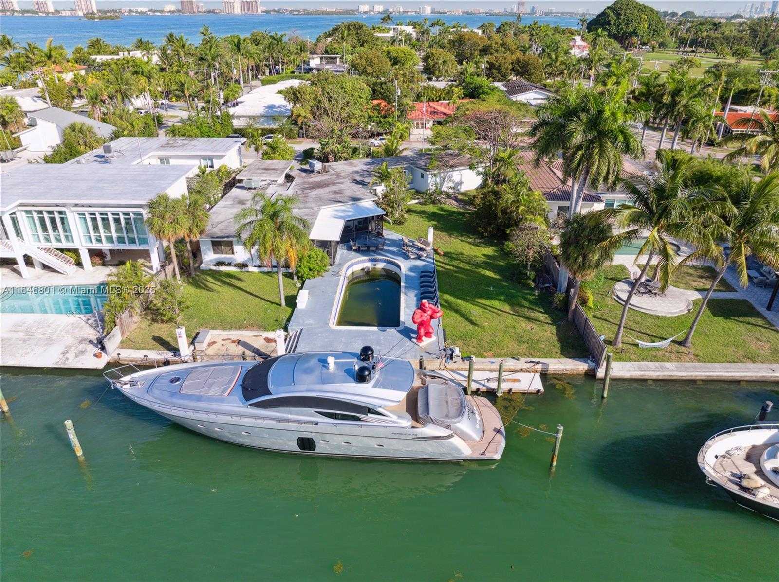 Small Image of 1020 SOUTH SHORE DR, Miami Beach Number 9
