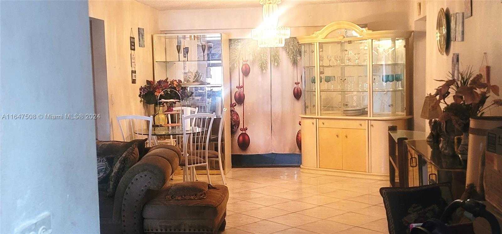 Small Image of 7749 FAIRWAY BLVD, Miramar Number 3