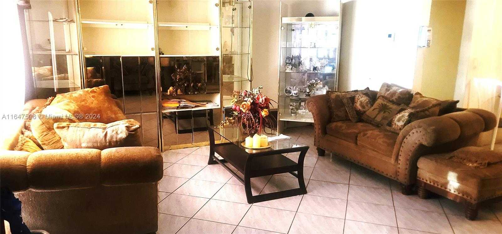 Small Image of 7749 FAIRWAY BLVD, Miramar Number 5