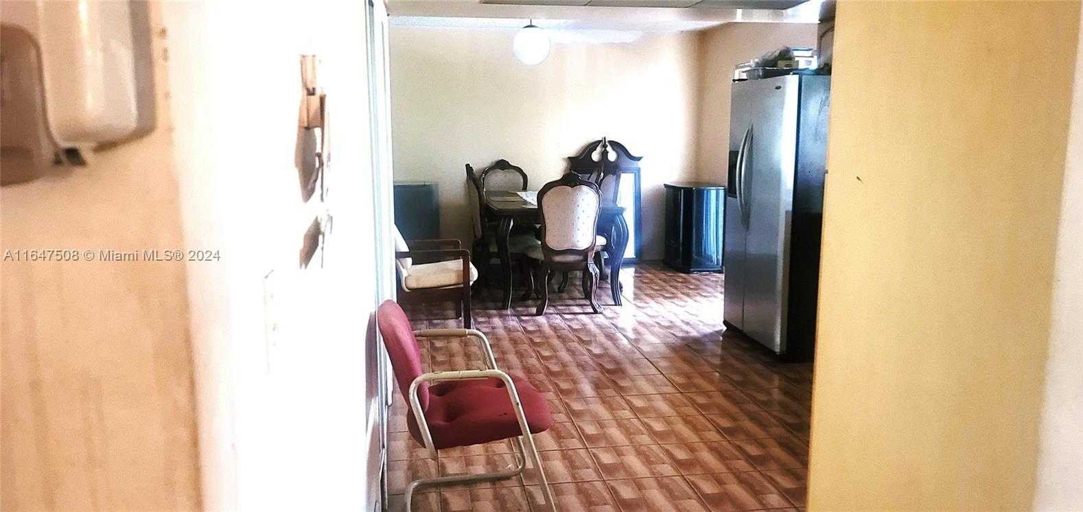 Small Image of 7749 FAIRWAY BLVD, Miramar Number 6