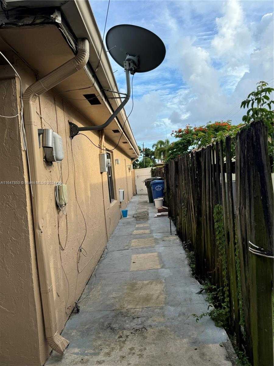 Small Image of 41 NORTH EAST 45TH CT, Oakland Park Number 13